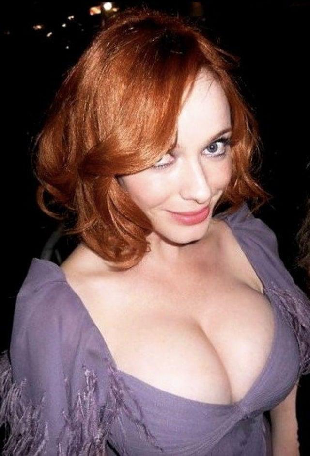 Nice cleavage 😍