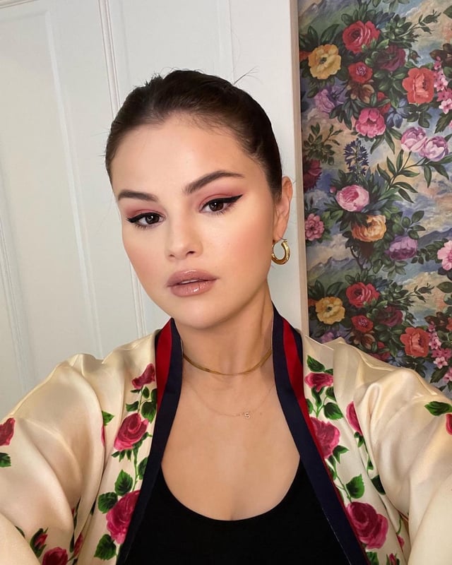 Selena | glammed up selfie | IG | September 2021